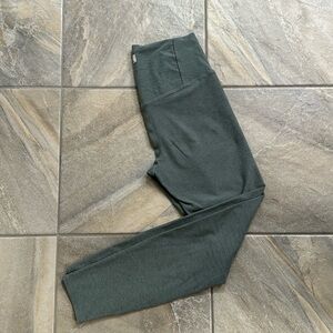 Vuori clean elevation leggings, size small